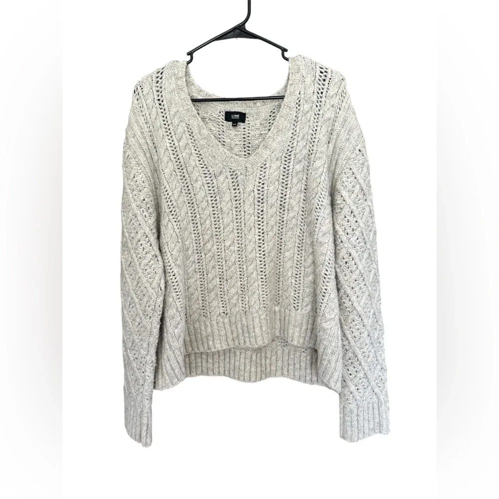 Line Pullover cable knit v-neck sweater with beautiful‎ detailing Size L